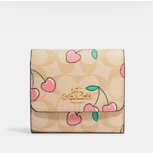 🍒COACH SMALL TRIFOLD WALLET IN SIGNATURE CANVAS WITH HEART CHERRY PRINT🍒
